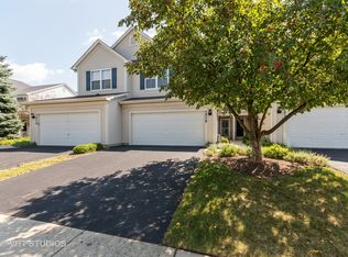 2928 Langston Cir, St Charles, IL 60175