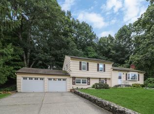 6 Pinewood Rd, Poughkeepsie, NY 12603