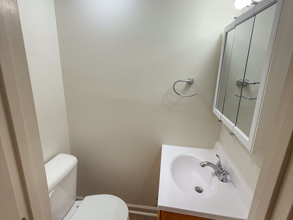 1/2 Bathroom