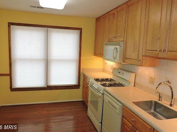 3rd image of 903 Paulsboro Dr