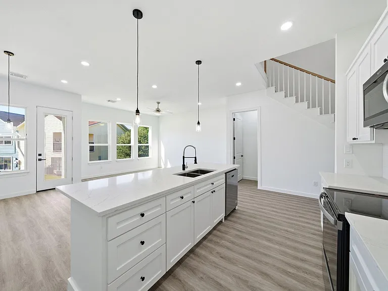 111 Capetown Way — Photo 11