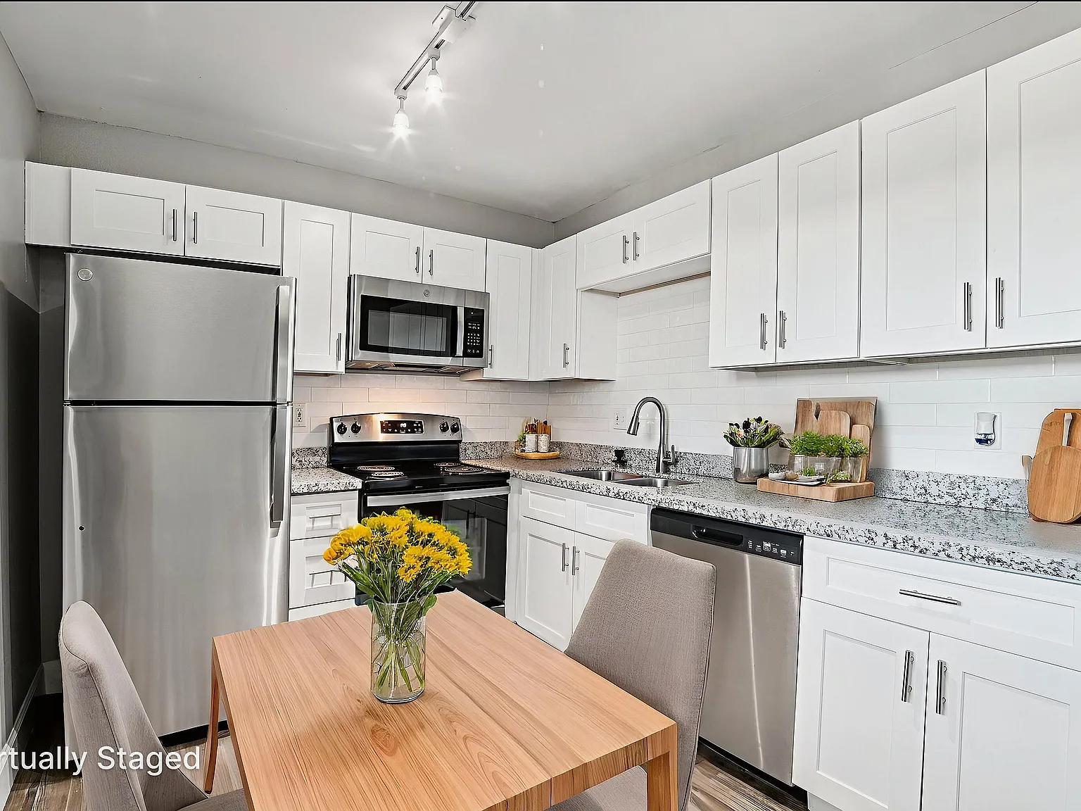 The Oaks Apartments — Photo 1
