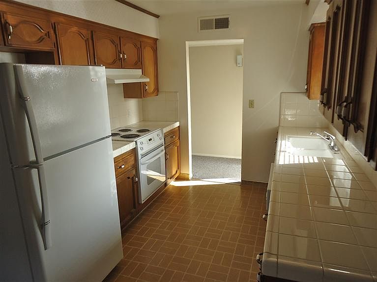 2nd image of 2044 Tammy Ln