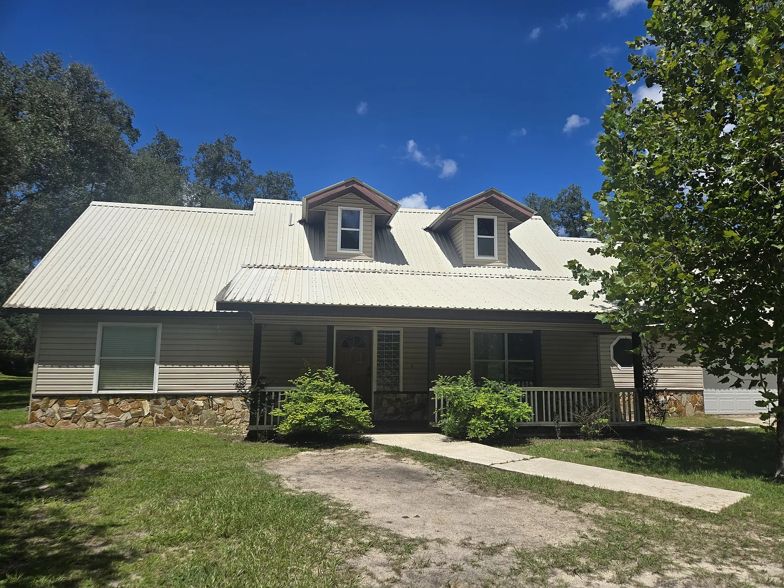 4 bed, 1926 sqft, $2,500 — Photo 1