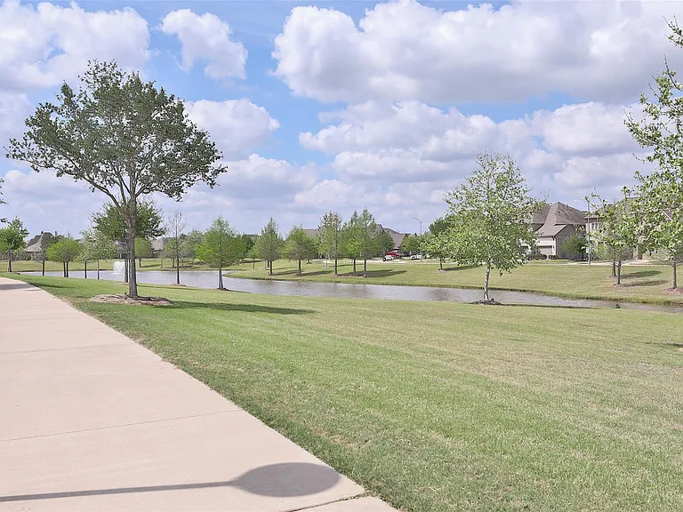 2810 Bluesage Bluff Dr — Photo 45