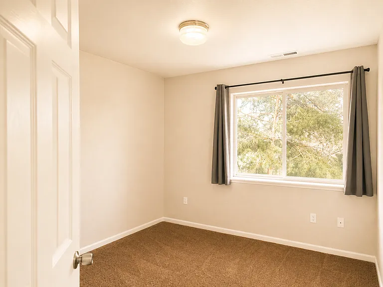 Midtown Flats - Duplex — Photo 19