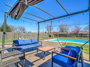 9620 Nichols Rd, The Village, OK 73120