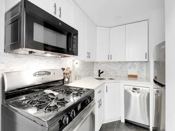 330 East 38th Street image 4 of 4