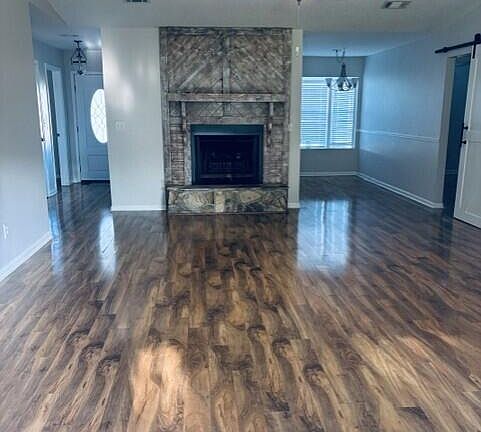 2nd image of 402 Juniper St