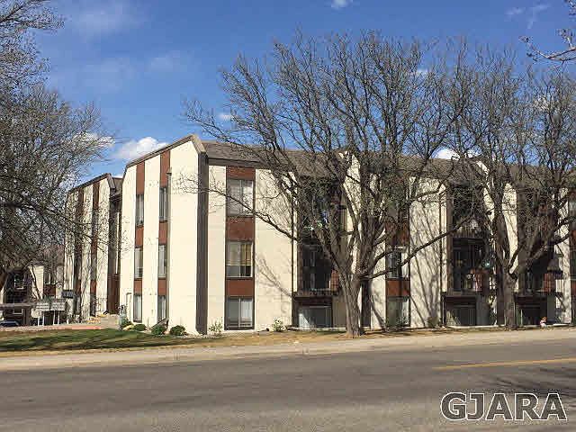 1st image of 3146 N Lakeside Dr #202