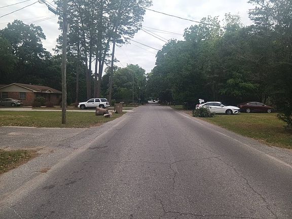 5th image of 1605 Woodley Rd