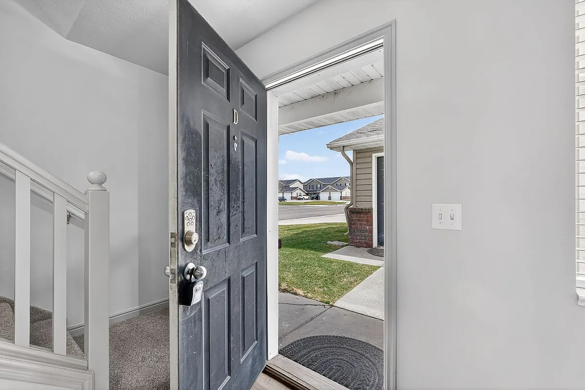 Building Photo - 501 Pheasant Ridge Dr #D