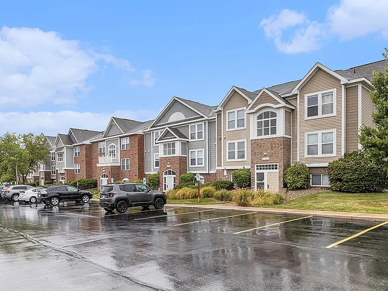 Autumn Lakes Apartments and Townhomes — Photo 63