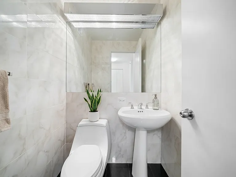 420 E 61st St #17D — Photo 7