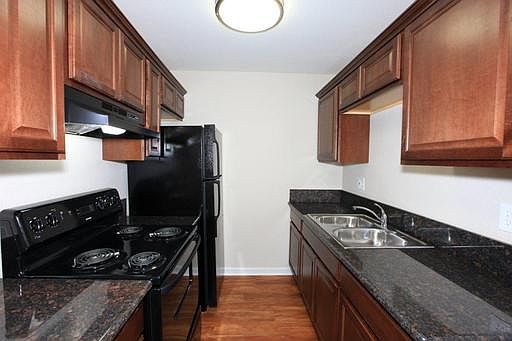 1st image of 10229 Ashwood St APT 33