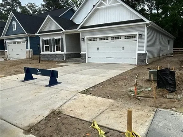 310 Tributary Ln, Carrollton, VA 23314