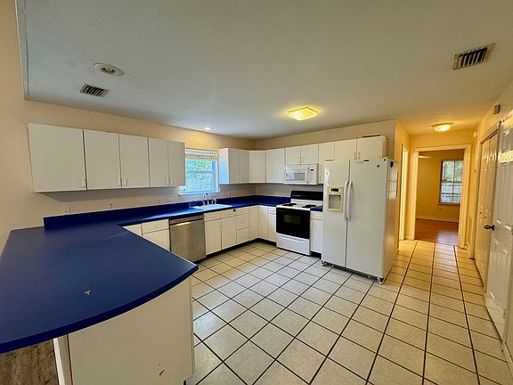 4th image of 223 Whispering Pines Cir