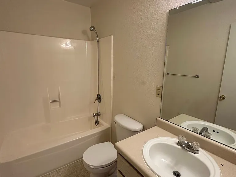 Echols 1500 - Sedona Apartments — Photo 10