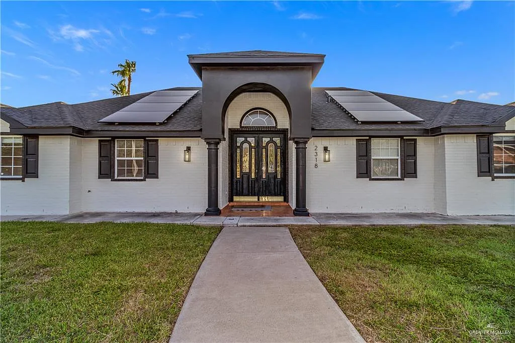 4 bed, 2.5 bath, 2244 sqft, $2,600 — Photo 2