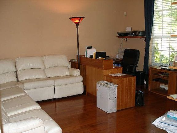Formal Living/Den