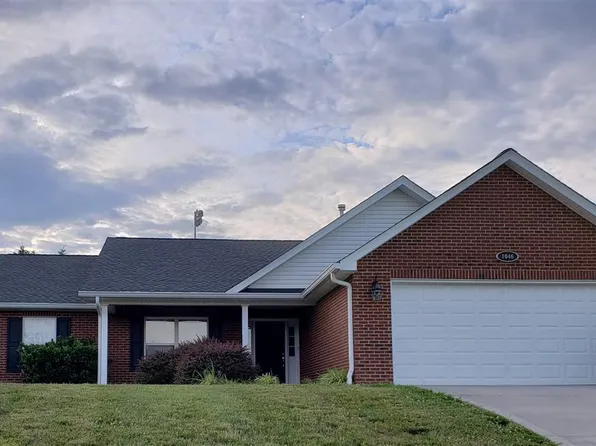 1046 Patriots Lndg, Dandridge, TN 37725