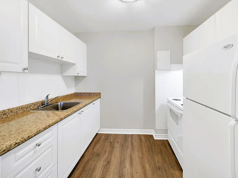 995 16th St E — Photo 18