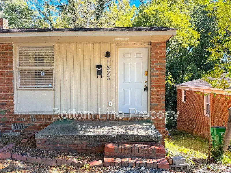 2 bed, 1.0 bath, 748 sqft, $1,295 — Photo 2