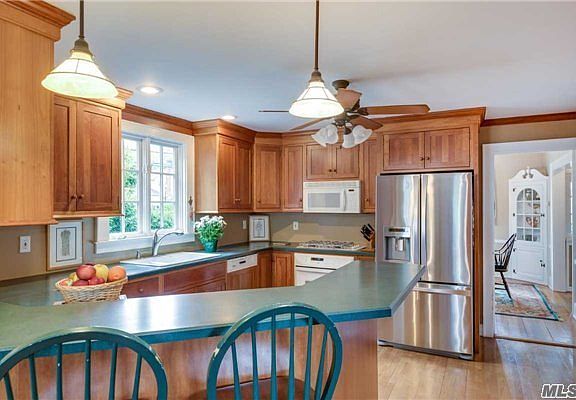 Kitchen with counter