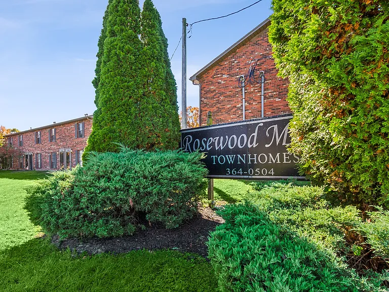 Rosewood Manor — Photo 14