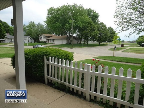 3rd image of 704 Windsor Dr