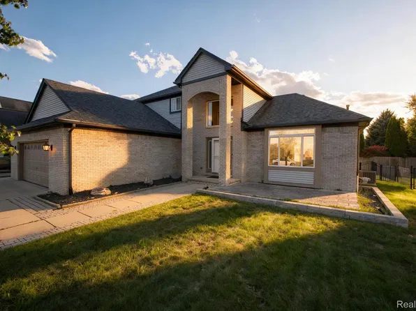 46821 Twin City Trl, Macomb, MI 48044