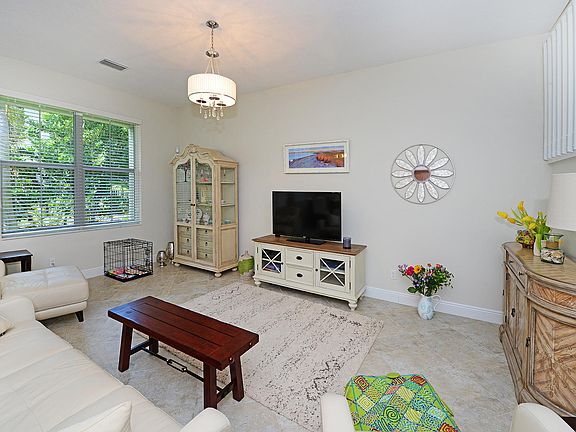 Home For Sale In Hampton Cay