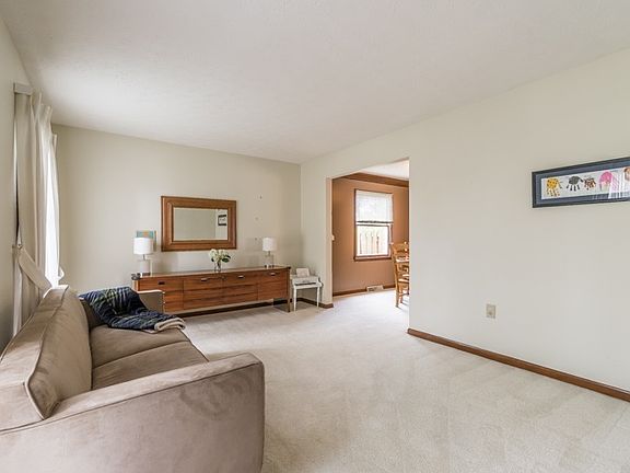 3rd image of 1475 Arlington Dr