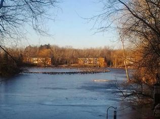 118 Heidel Rd, Mequon, WI 53092