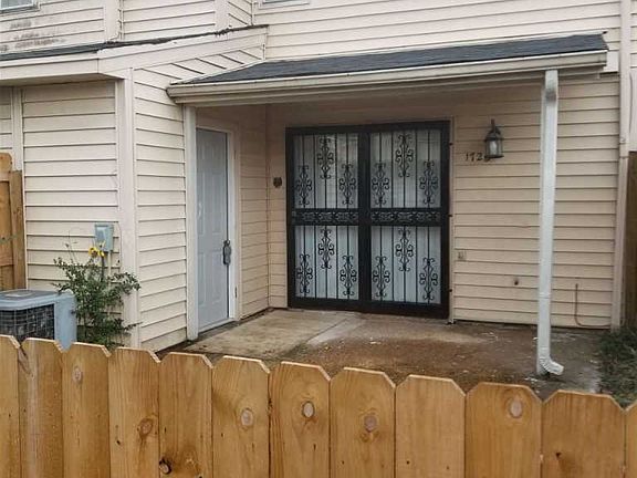 2nd image of 1726 Fox Hunt Ln