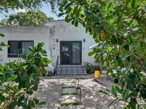 8280 NE 1st Pl, Miami, FL 33138