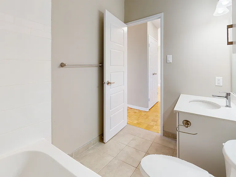 810 Canterbury Ave — Photo 42