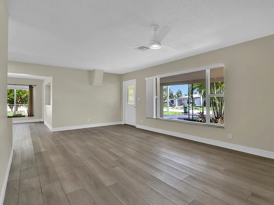 350 NE 29th St