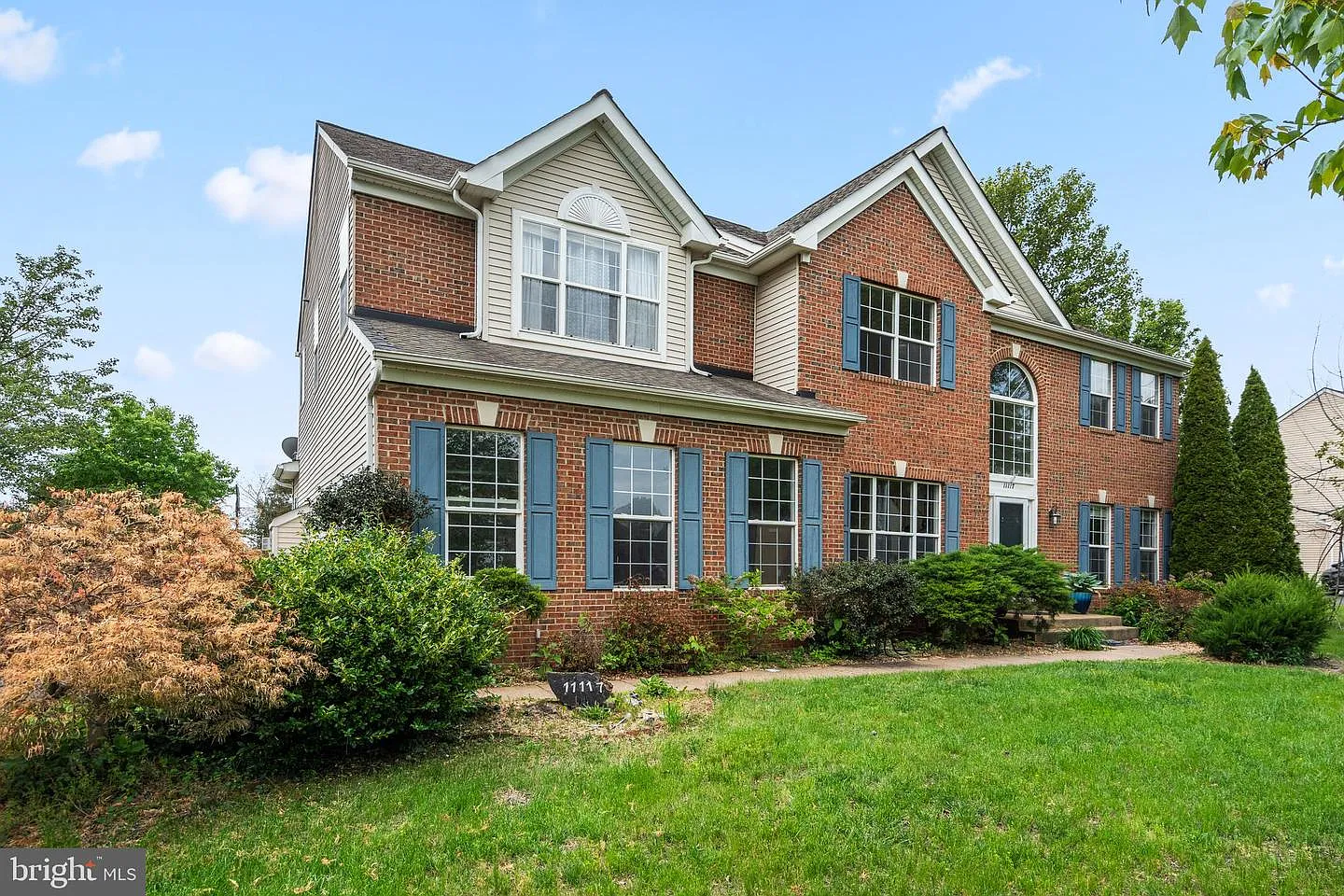 5 bed, 3.5 bath, 4956 sqft, $4,700 — Photo 2