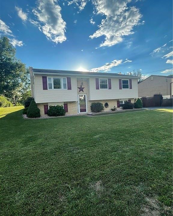 1st image of 207 Van Dr