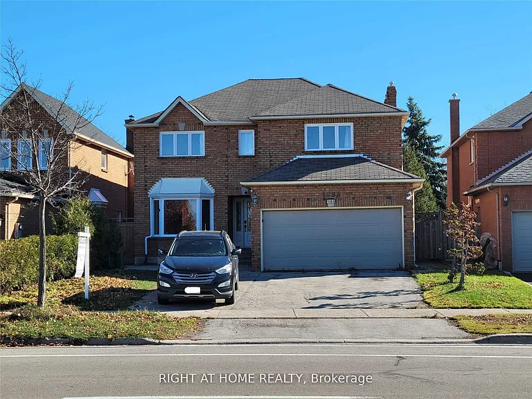 1080 Glenashton Dr #UPPER — Photo 2