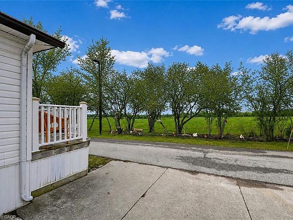3rd image of 3033 Townline Rd #154