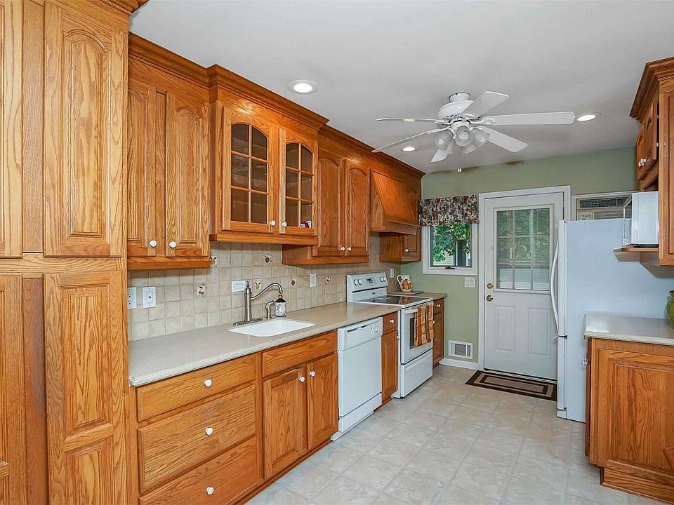 2nd image of 50 Bayberry Dr