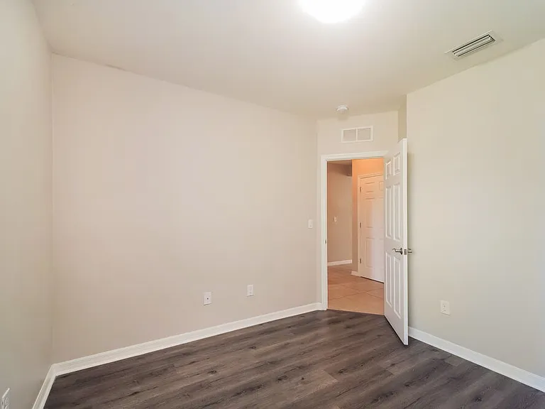627 SW 27th Ter — Photo 13