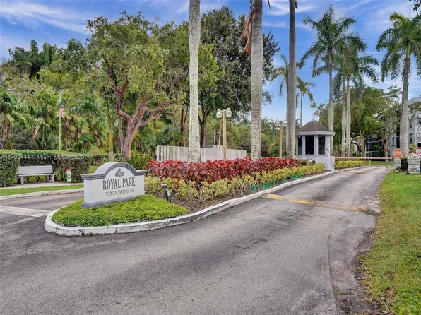 119 Royal Park Dr APT 2C, Oakland Park, FL 33309