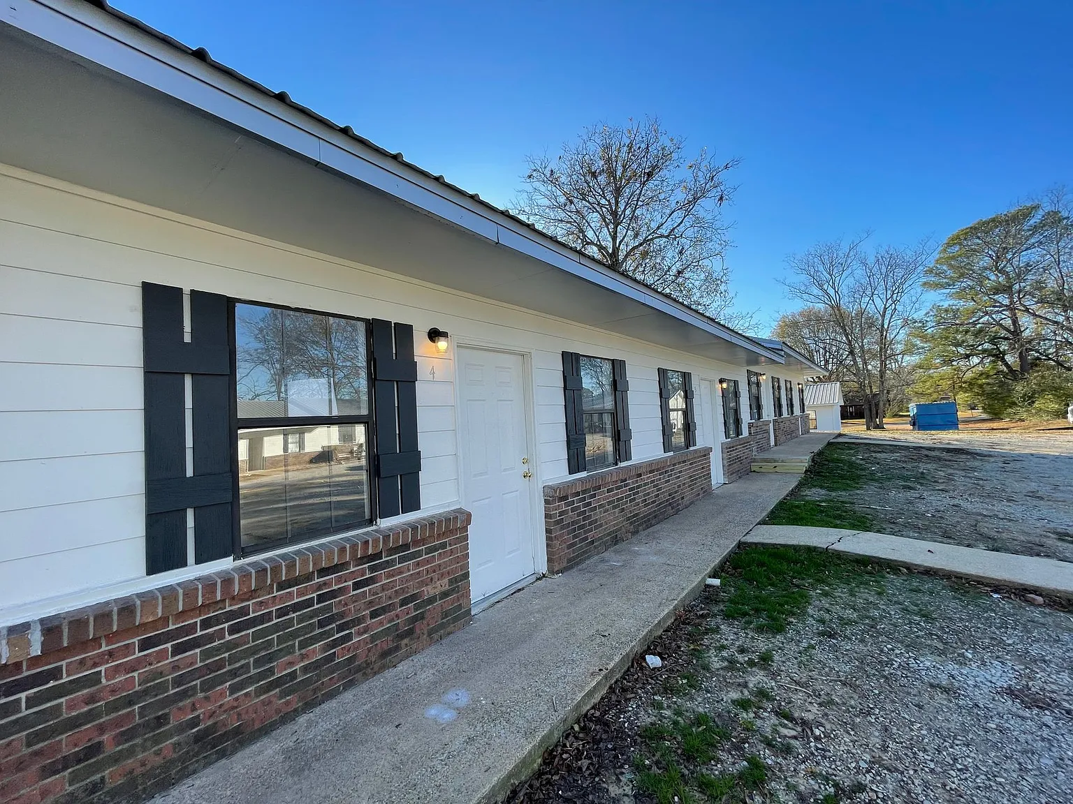 Golden Maple Apartments — Photo 2