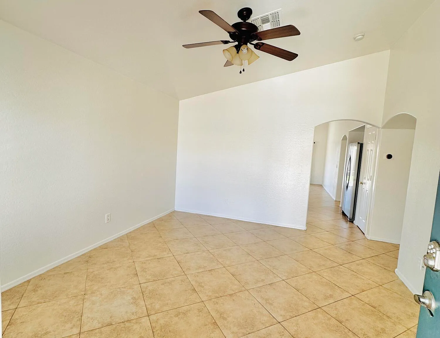 3 bed, 1238 sqft, $1,900 — Photo 3