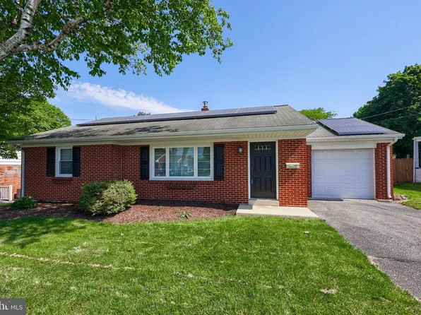415 W End Ave, Akron, PA 17501
