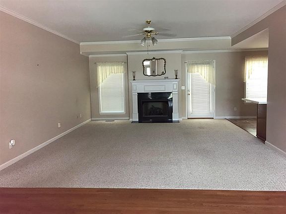 Large open Living Room with Gas Fireplace
