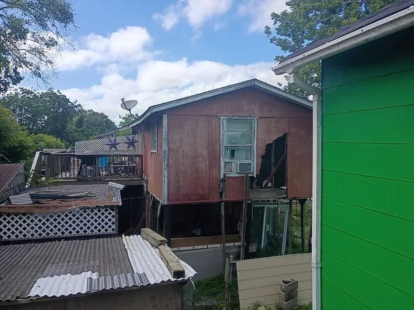 12135 Sandpiper County Rd #420, Angleton, TX 77515
